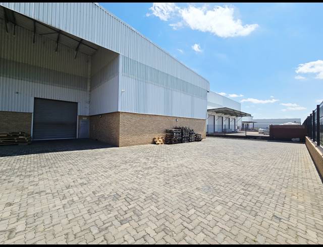 1,287M² WAREHOUSE TO LET IN LANSERIA
